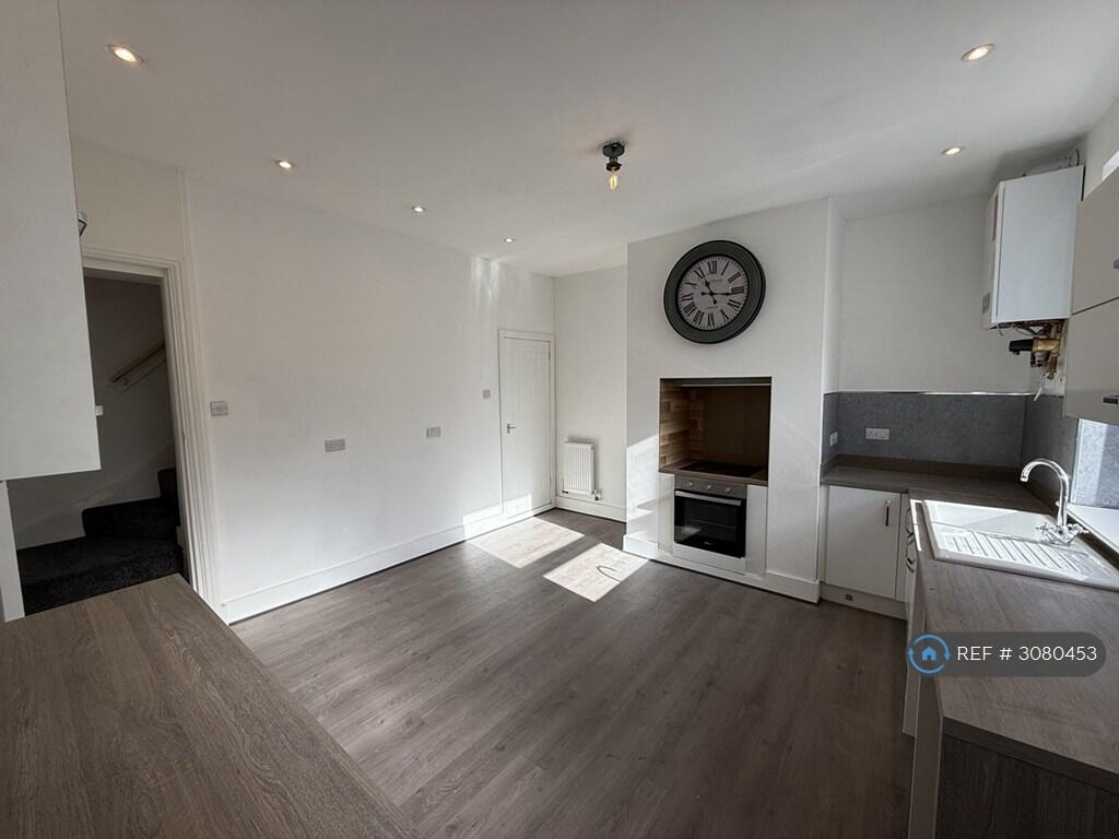 House in Huddersfield - View 5