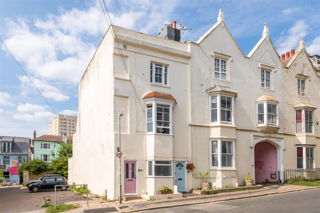 1-bed flat on College Place, Brighton, £375,000
