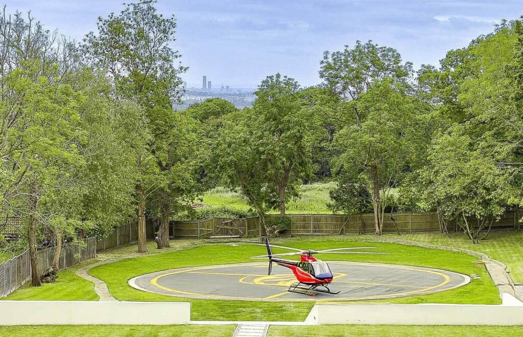 Main image of property: Bayshill Cottage, Barnet Lane, Elstree, Borehamwood, WD6 3QU