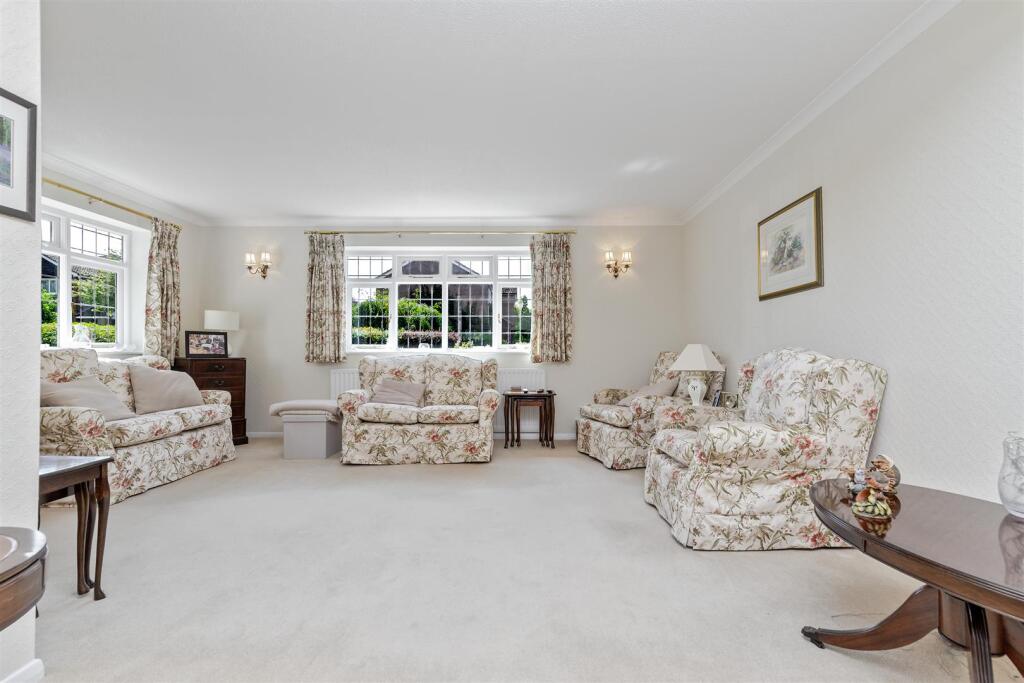 House in North Hertfordshire, Porter's End, Kimpton - More