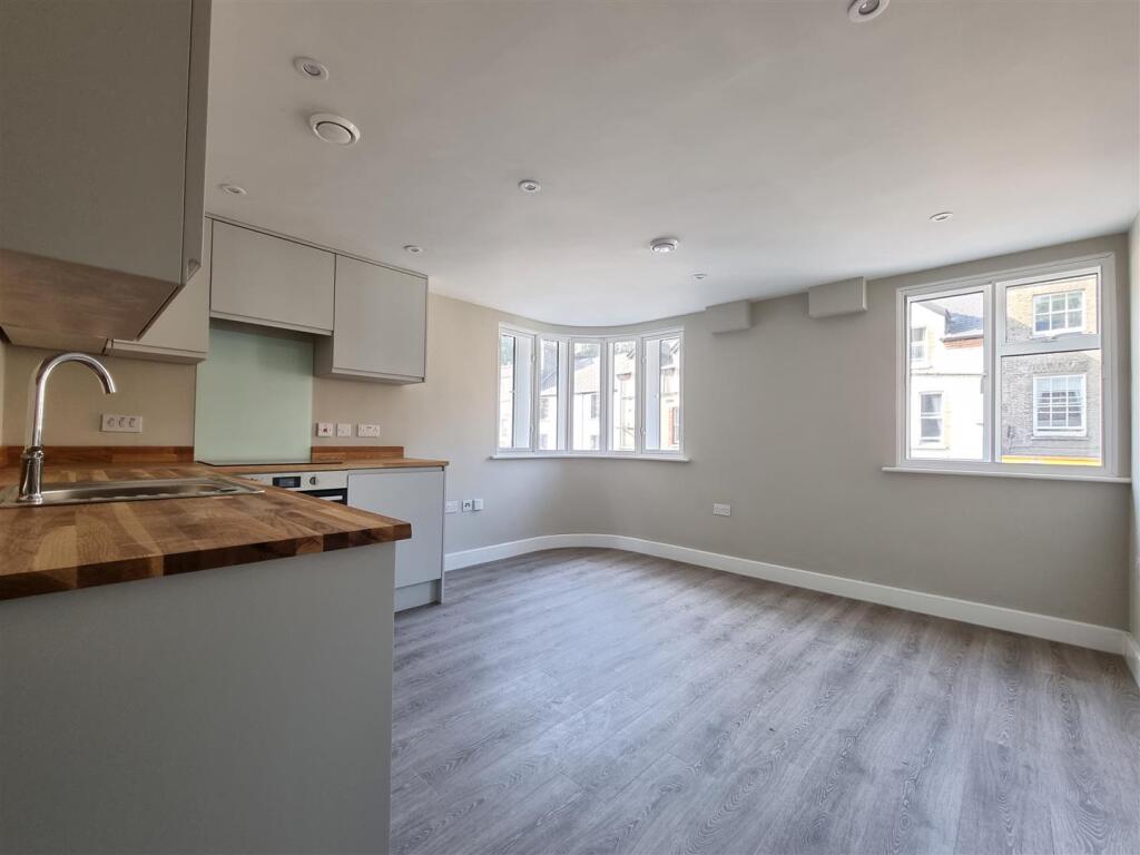 Main image of property: Flat 2, Essex House, Regent Street, Cambridge