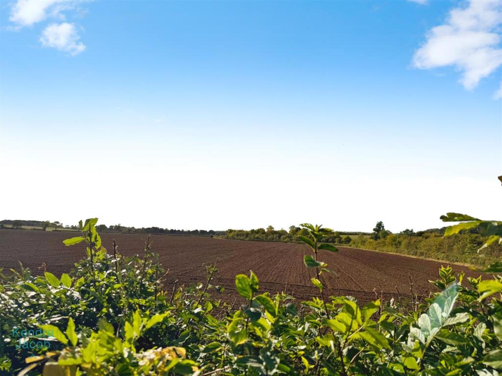 Chiltern Way, Carlton-In-Lindrick, Worksop photo 2