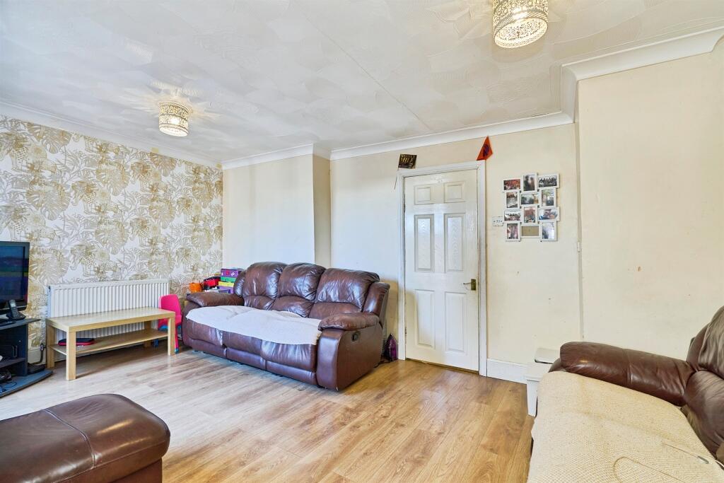 House in Wolverhampton, Parkfield - View 4