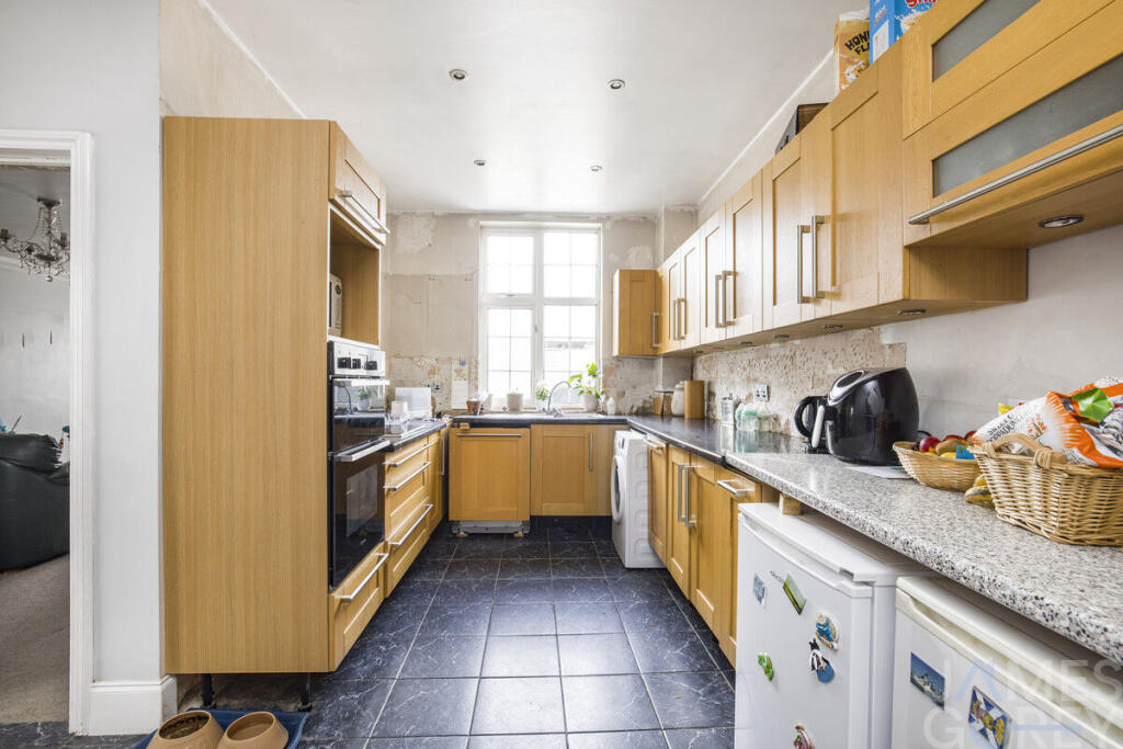 House in Dartford - More