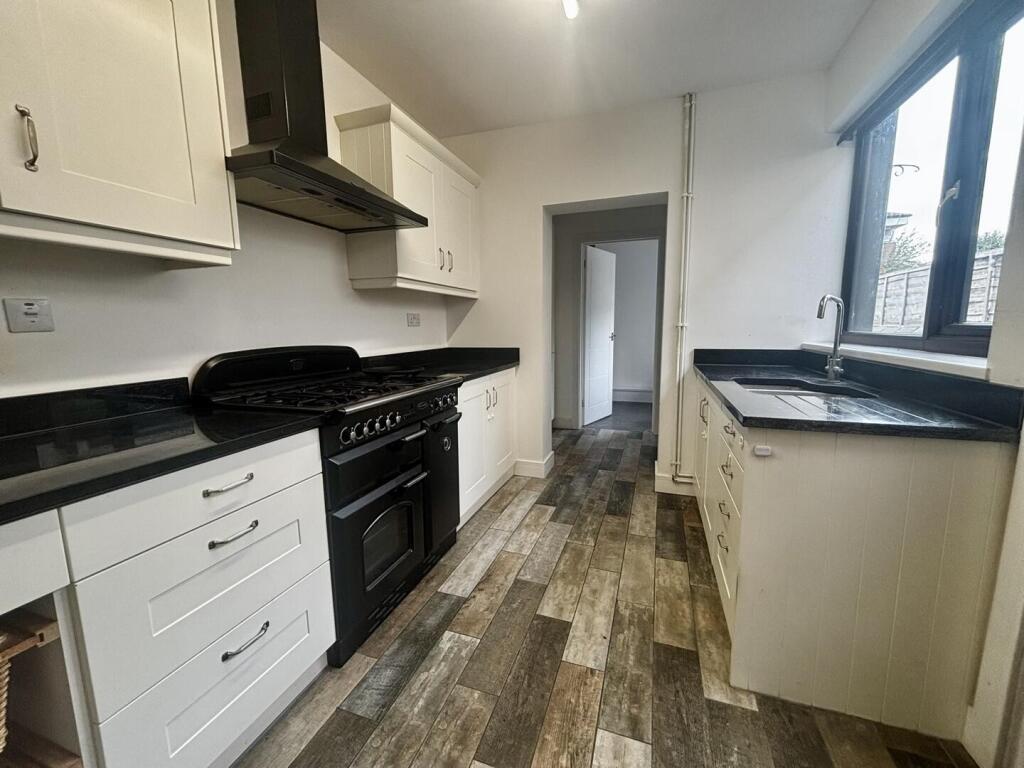 House in Nuneaton and Bedworth, Warwickshire - View 2