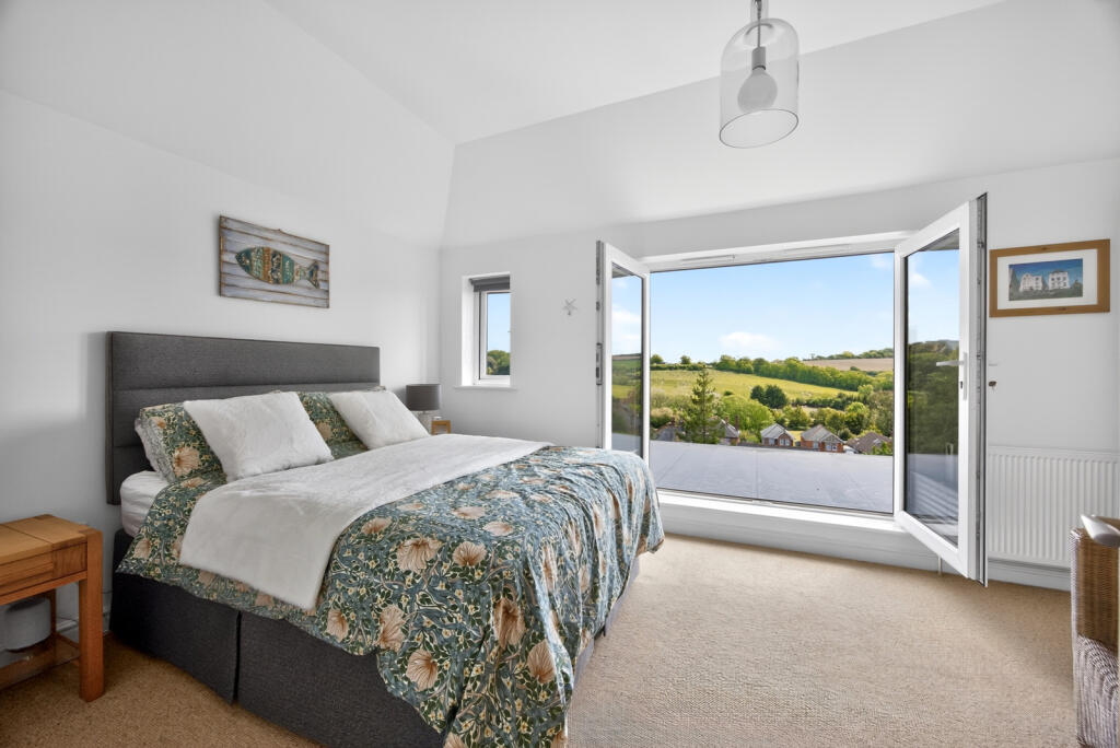 House in Portsmouth, Newport - View 4