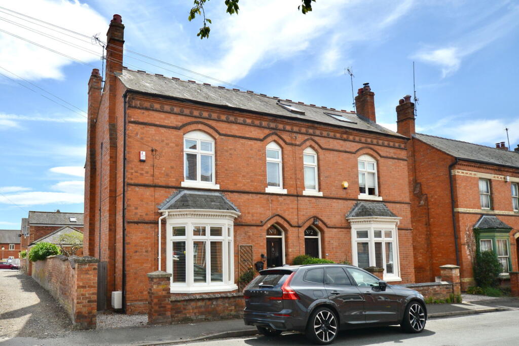 4-bed semi-detached on Queens Road, Evesham, WR11 4JN, £470,000