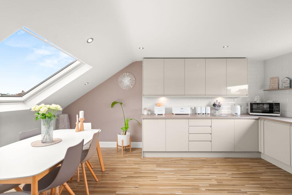 House in Dundee, Beechwood, Downfield - More