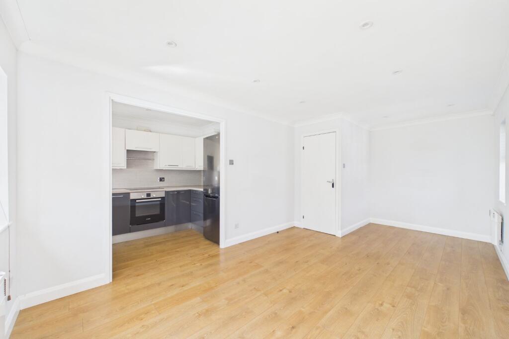Apartment in Reading - View 4