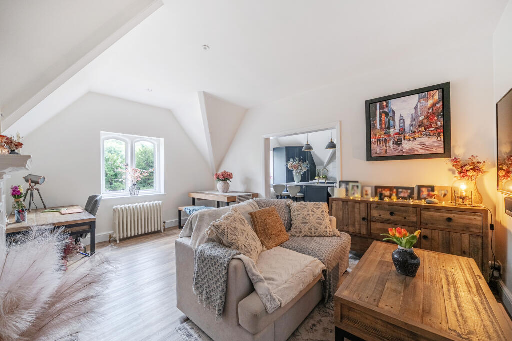 Apartment in Slough - View 5