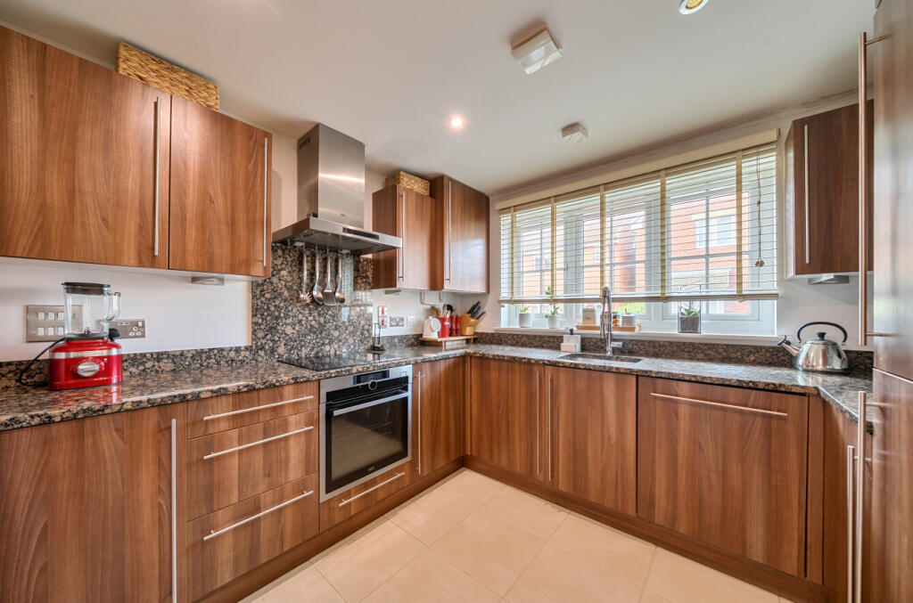 Shearwater Drive, Bracknell, Berkshire photo 3