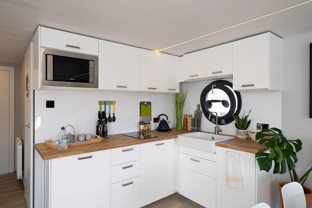 Apartment in Roedean, Brighton Marina - More