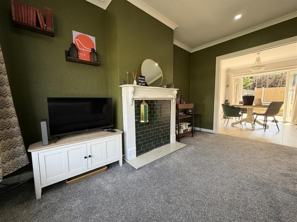 Highwood Avenue, Moortown, LS17 photo 5