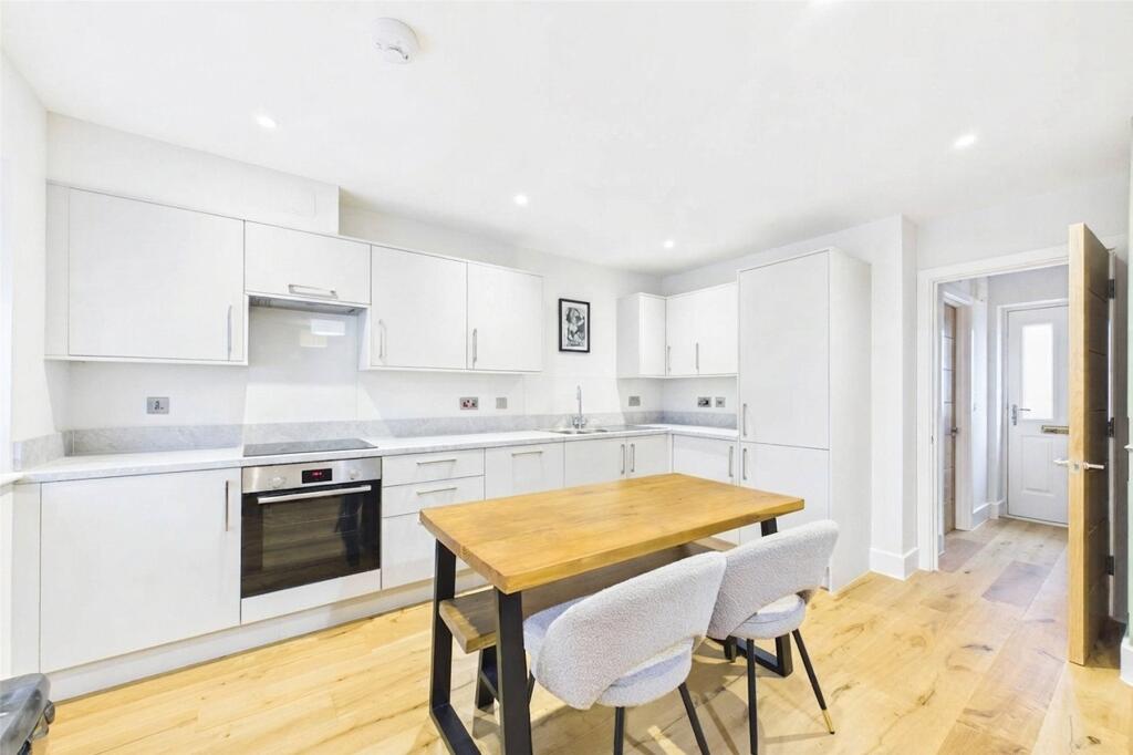 Apartment in Guildford - View 2