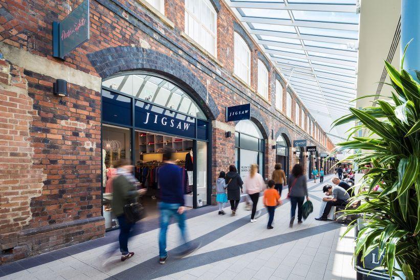 Outlet village 