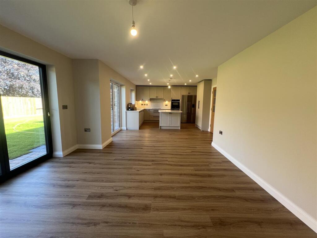 House in Hull - View 4