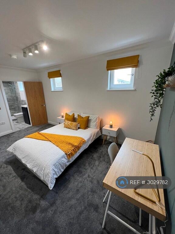 Apartment in Milton Keynes - View 4