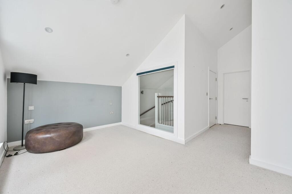Apartment in London - More