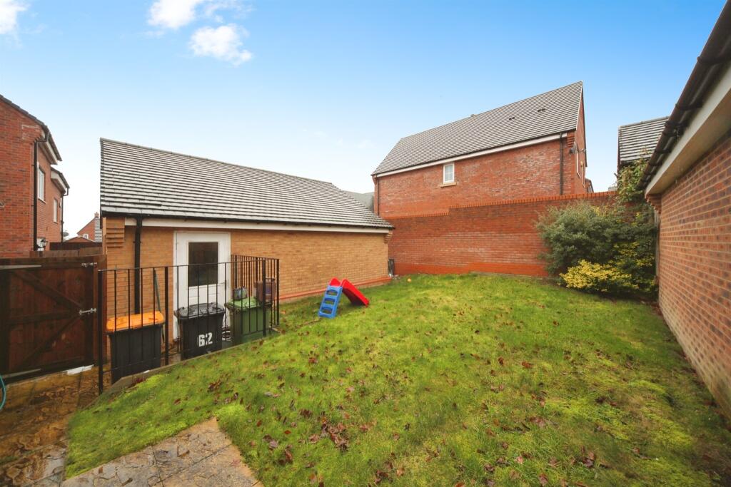 Bedford Road, Houghton Regis, Dunstable photo 2