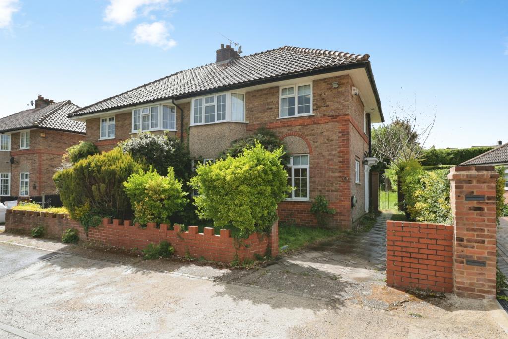 Main image of property: Old Hardenwaye, High Wycombe, HP13