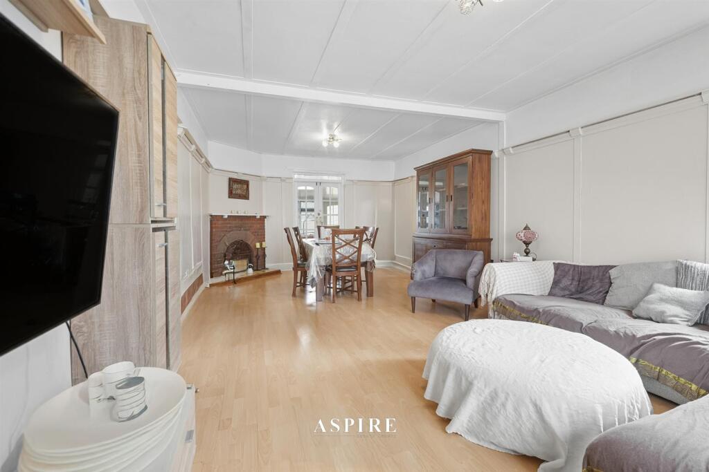 Colemans Avenue, Westcliff-On-Sea photo 3
