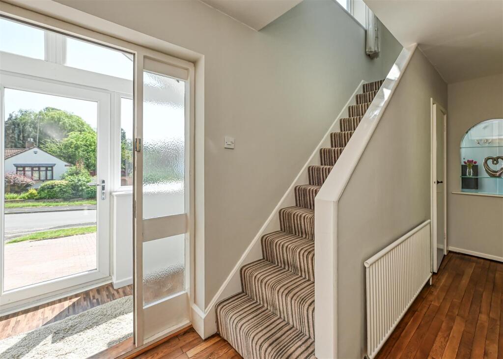 House in Wolverhampton, Castlecroft - View 4
