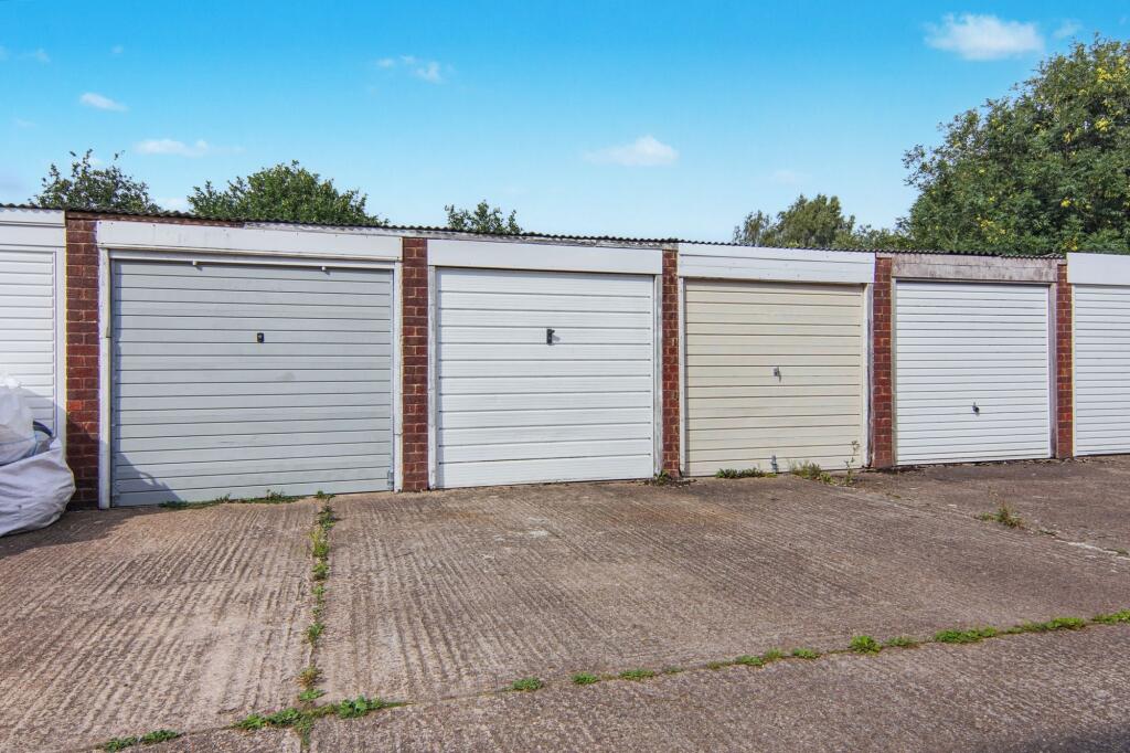 Upper Eastern Green Lane, Coventry, CV5 photo 2