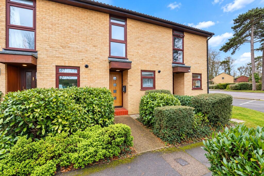 Main image of property: Inkerman Road, Knaphill, Woking, Surrey, GU21