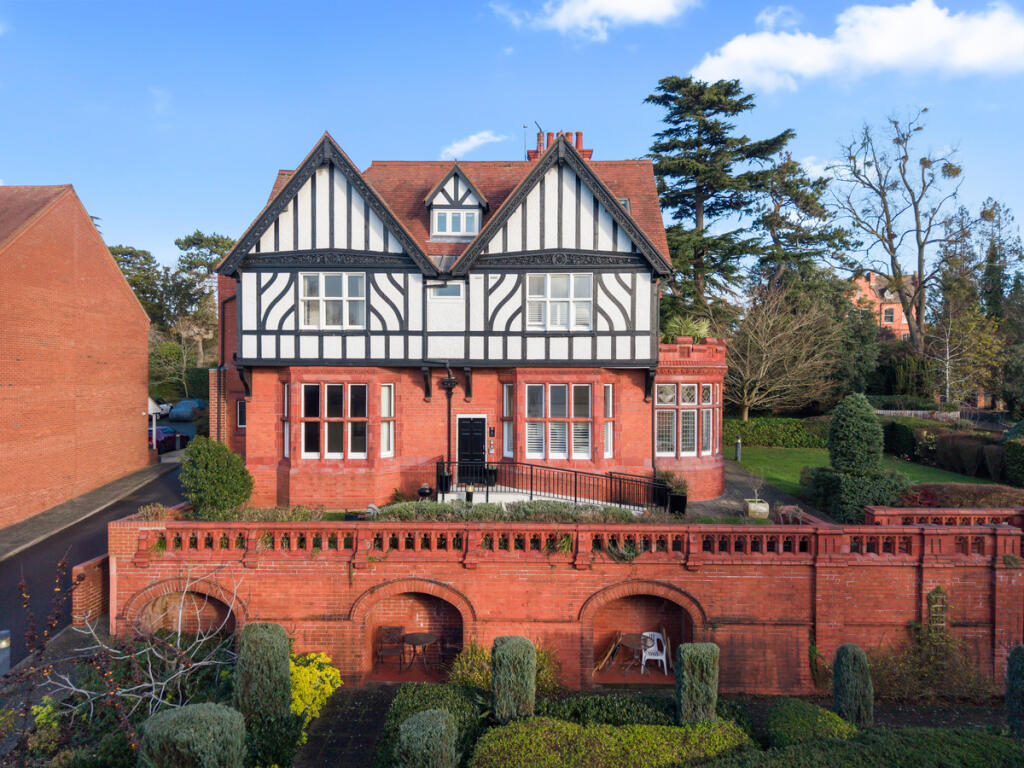 Main image of property: #WelcomeHome to 8 Malvern House, Battenhall Road, Worcester WR5 2BB