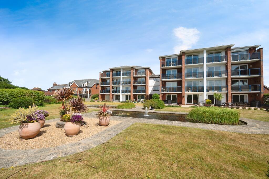 3-bed flat on Sea Front, HAYLING ISLAND, Hampshire, PO11, £449,995