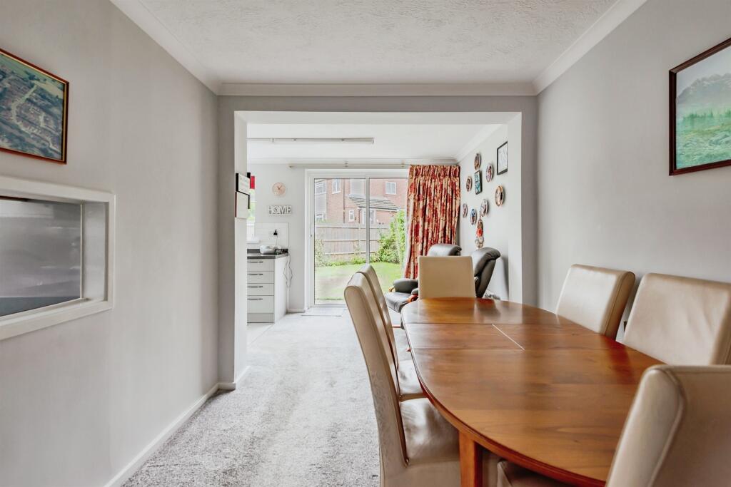 House in Reigate and Banstead, Surrey - View 4