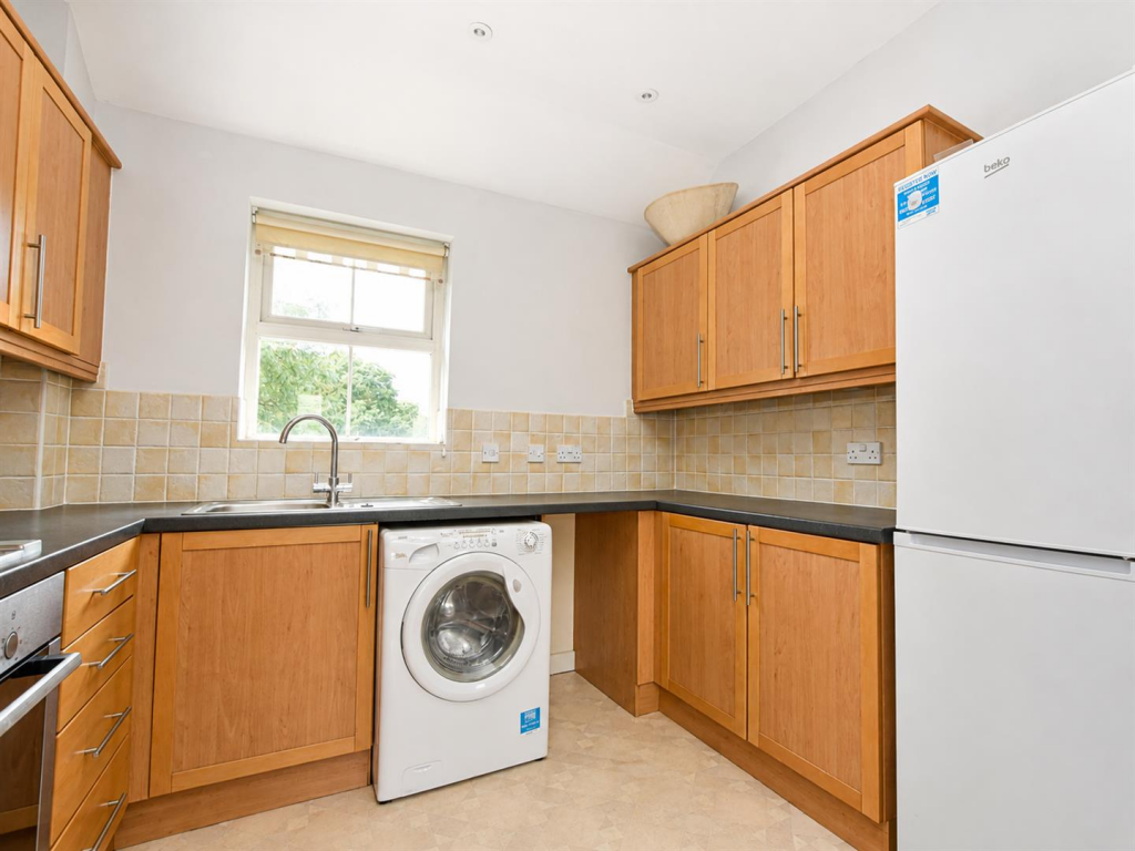 Apartment in Luton - View 4