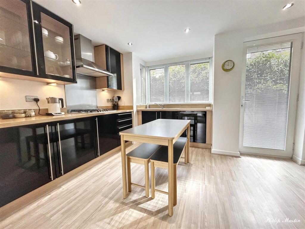 10, Boscawen Woods, Truro photo 3