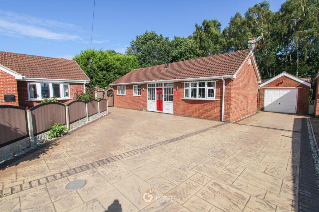 3-bed bungalow on Shawfield Close, Barnby Dun, Doncaster, DN3, £320,000