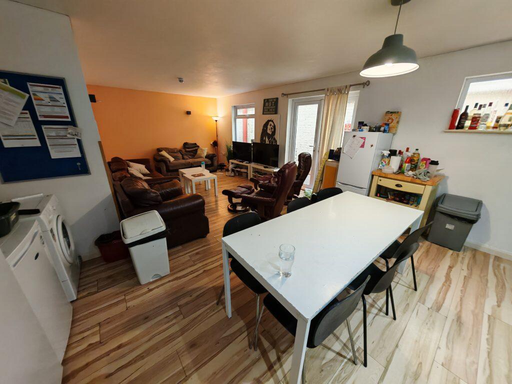 6 bedroom house for rent
