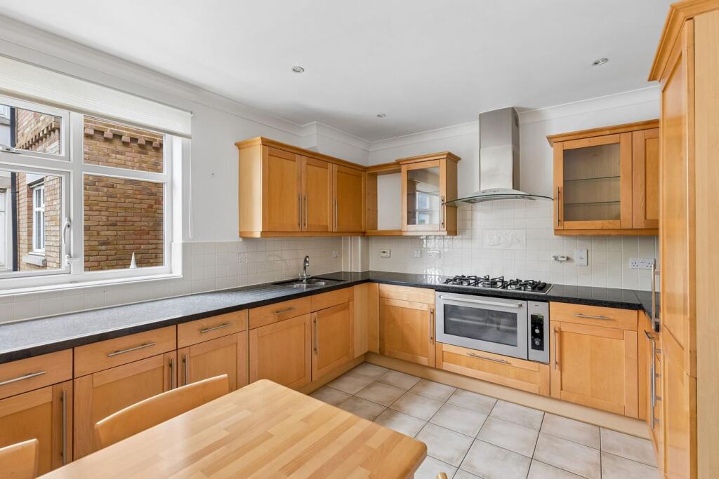 Apartment in Hertsmere, Bushey - View 4