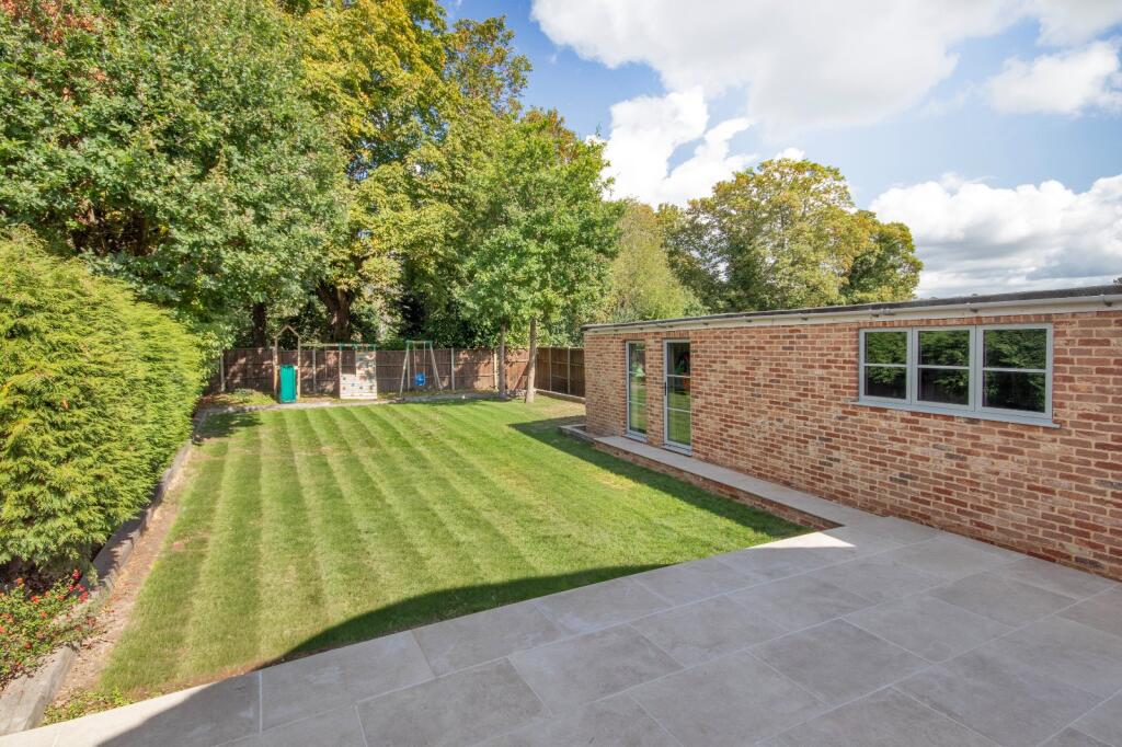House in Sevenoaks, Dunton Green - More