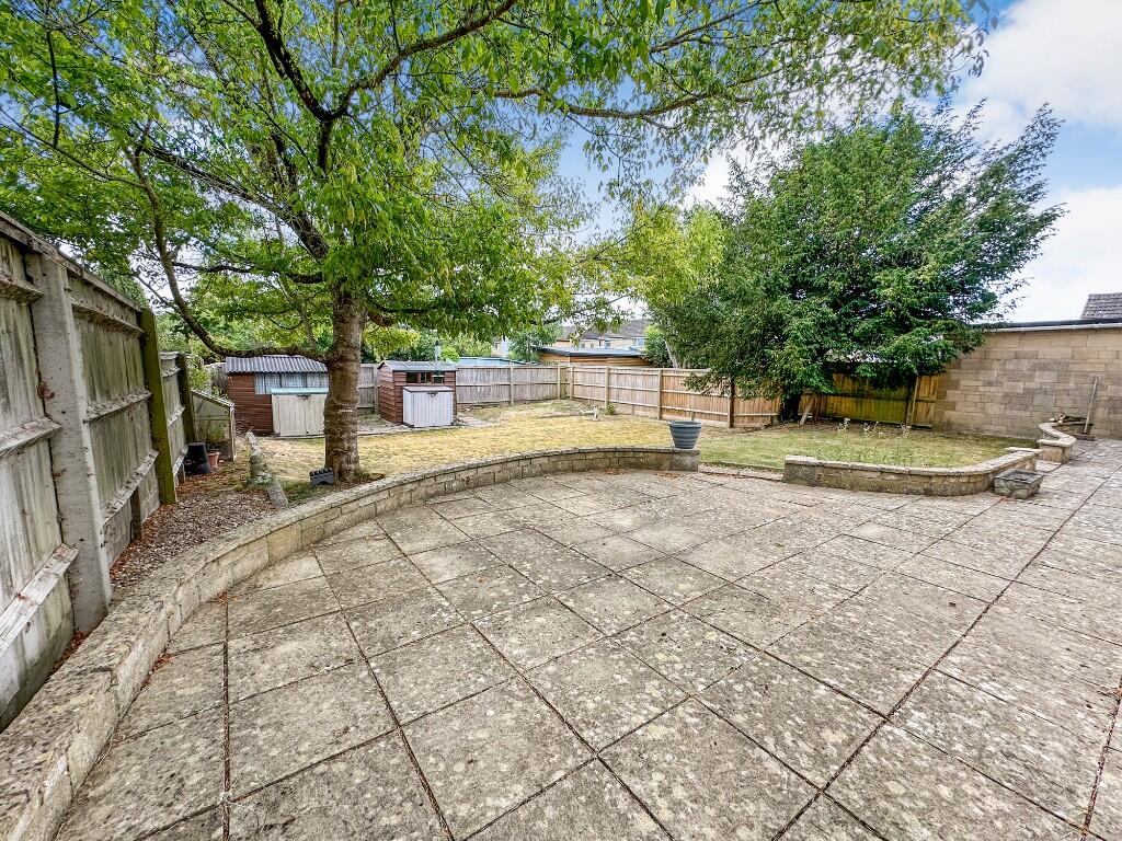 Kingsmead, Lechlade, Gloucestershire, GL7 photo 2