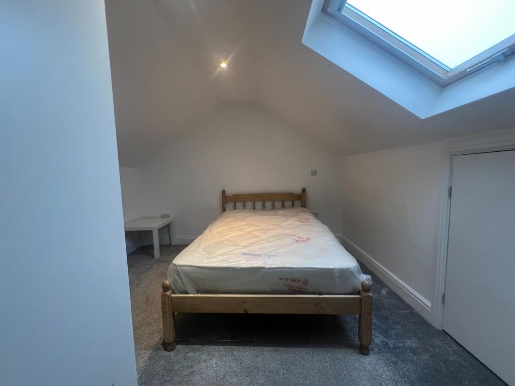 5 bedroom terraced house for rent