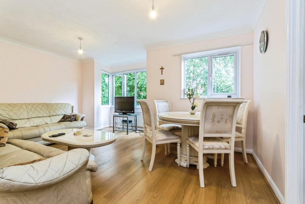 Apartment in Croydon - View 4