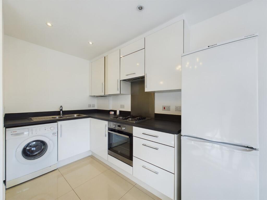 Apartment in Twickenham - View 5