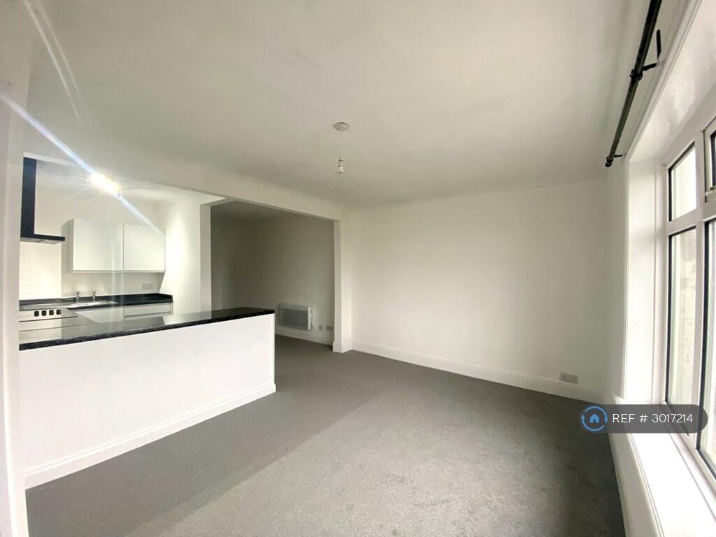 Apartment in Southampton - View 5
