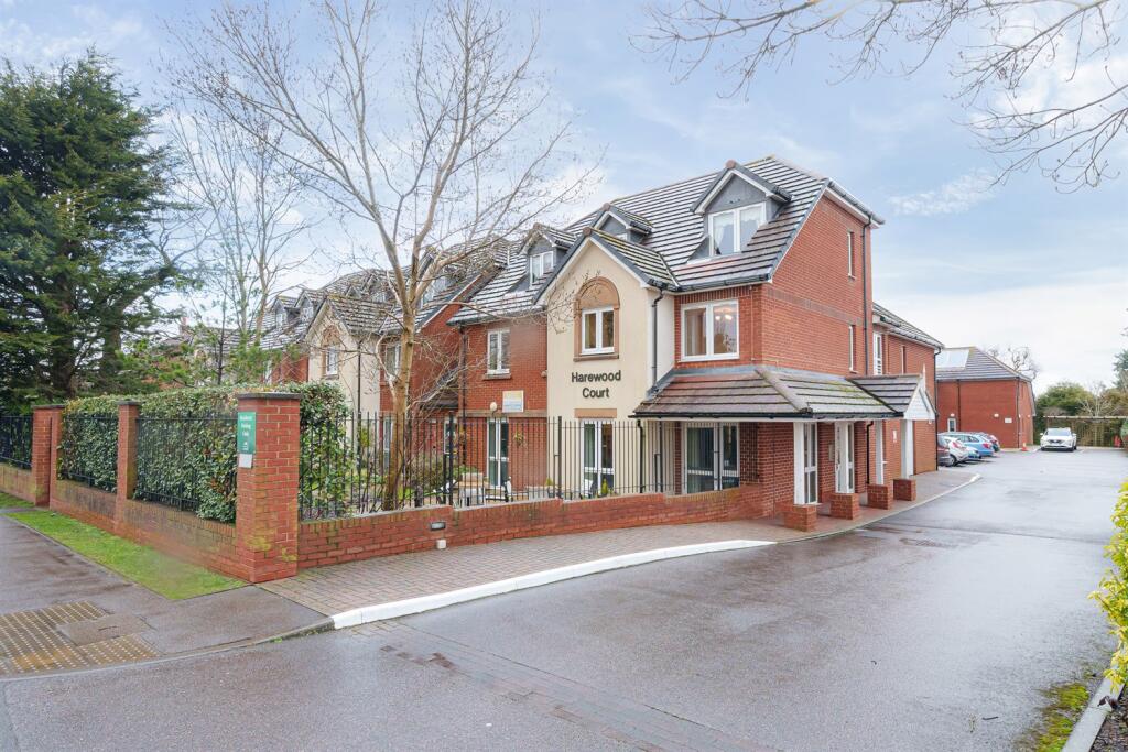 Main image of property: 1 bedroom First Floor Apartment in Warlingham