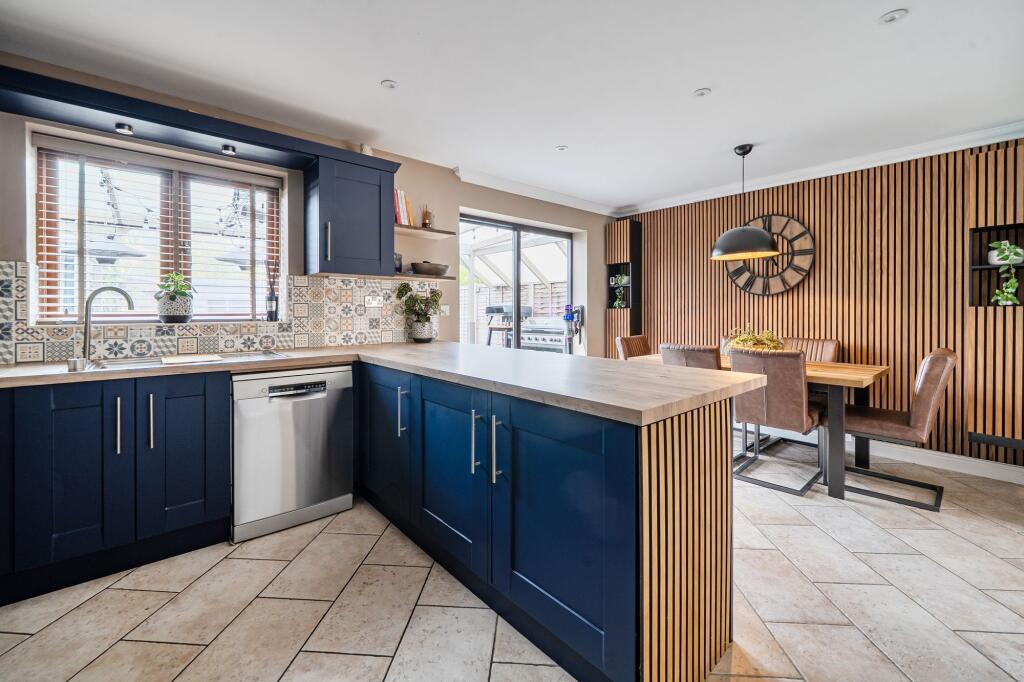House in Milton Keynes, Broughton, Broughton and Milton Keynes - View 2