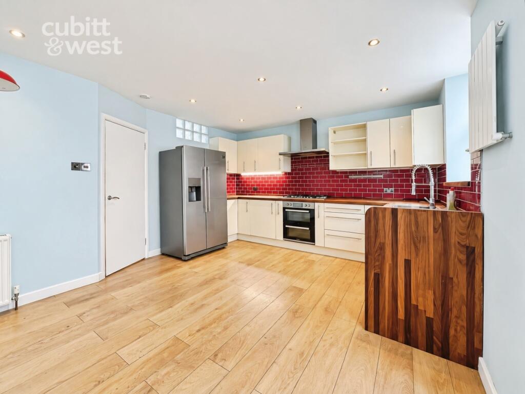 House in Brighton - View 2