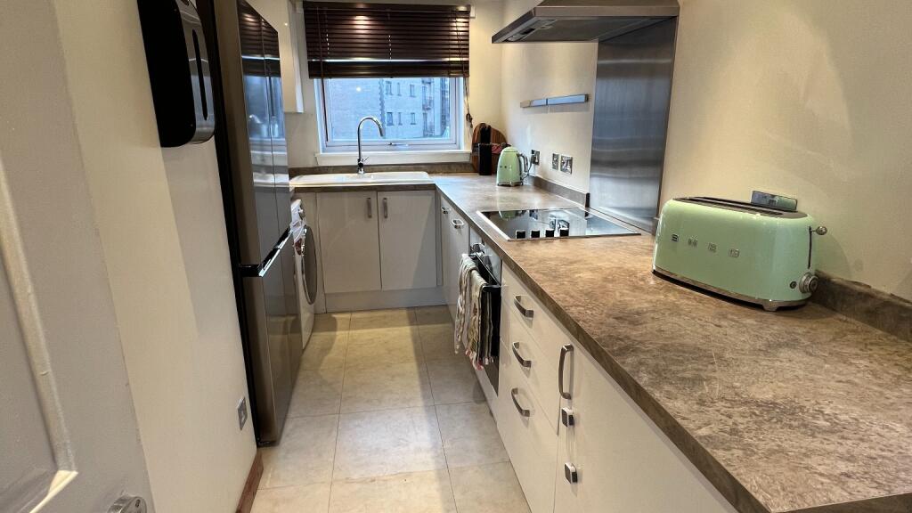 Apartment in Glasgow, Kingston - View 4