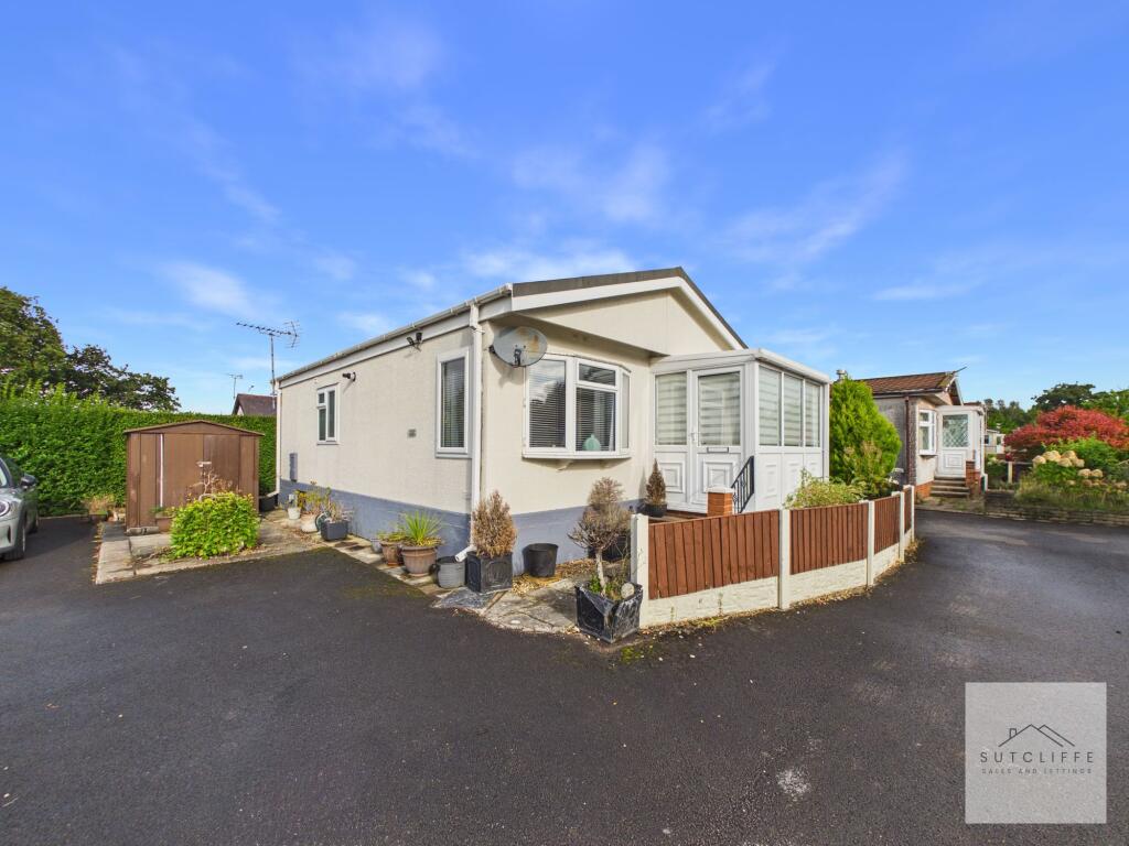 2-bed caravan on Lancaster New Road, Cabus, PR3, £99,995