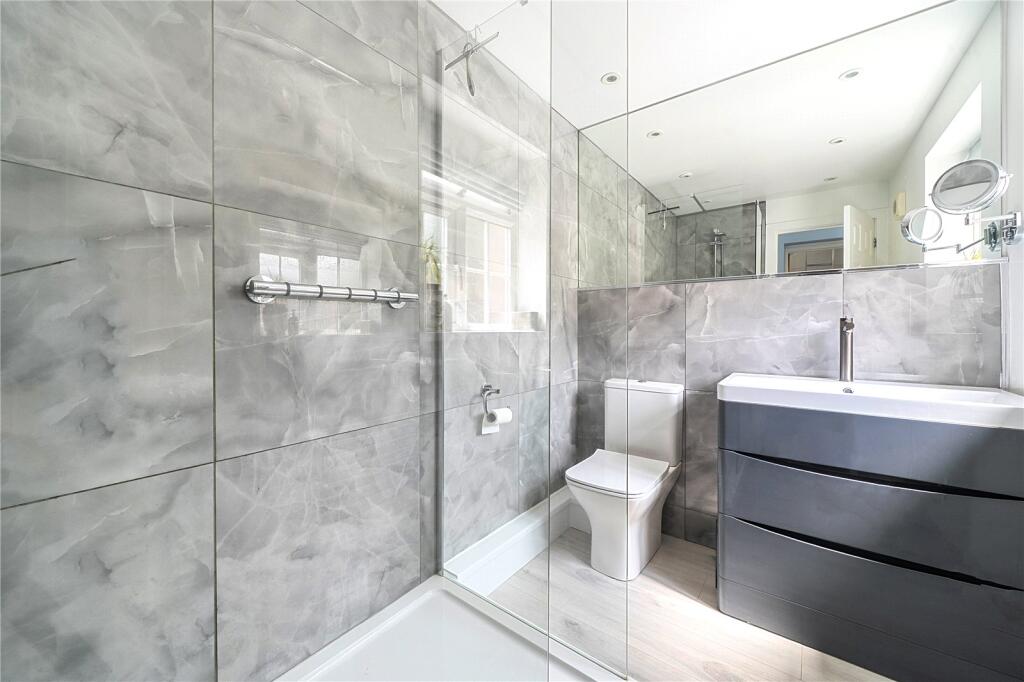 House in Bracknell - View 4