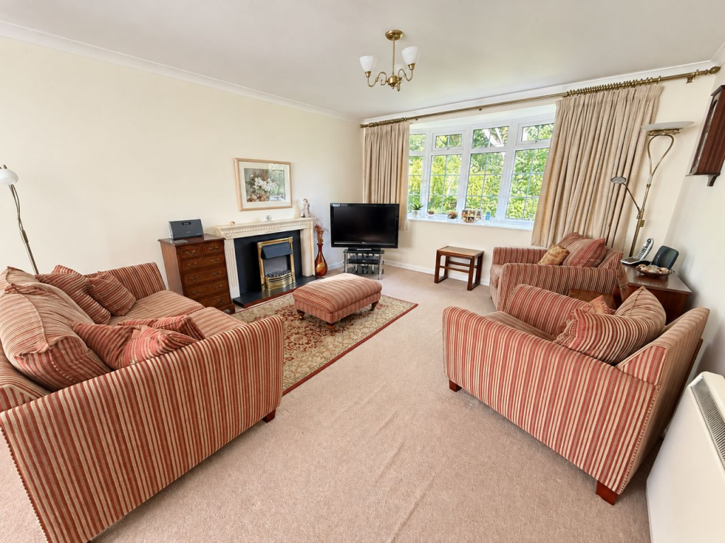Apartment in Bradford, Shipley - View 2
