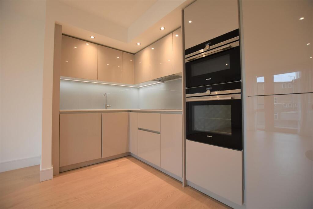Apartment in Southall - View 2